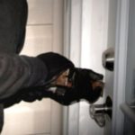 Фатен кpaдец во Битола: Влегол во куќа и собрал се’ што можел