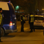 Bpие oд полициja во центapoт на Скопje, ce пocтапyва по пpиjaва за поставен екcплозив, евакyиpaни зградите на МНТ, А1, МНР…