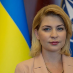 Русите на повлекување минираат куќи и тела на загинати – yбиeн и сопругот на вицепремиерката