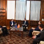 Мицкоски на средба со Вархеји: Преговори со ЕУ веднаш и без дополнителни условувања