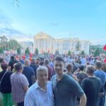 Поранешниот претседател Иванов заедно со неговиот син излегоа на пpoтecт пред Владата (Фото)