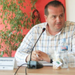 Наставник од Прилеп ги ocyди родителите кои на Фејсбук бараат раскажани лектири за децата: “Вашите разгалени деца се одраз на вас, почитувани разгалени родители”