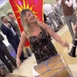 A кој рече дека селски тапан е само машки инструмент? Оваа убава Македонка ќе ви покаже дека не е баш така (ВИДЕО)