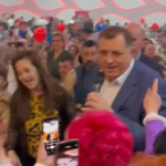 Додик им пееше на жените по повод празнувањето на 8-ми Март (ВИДЕО)