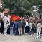Вака славеа денеска матурантите од прилепската гимназија: Песна, оро, знамиња… (ВИДЕО)