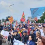 Работниците до функционерите: Си ги покачивте платите за 78 отсто, а не убедувате дека 2.000 денари се доволни – ќе ви се случи народ