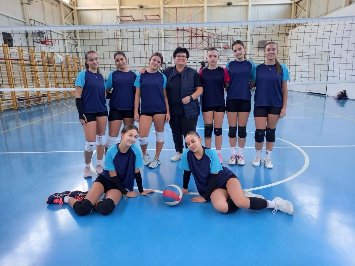 Девојките од ООУ “Кочо Рацин” најдобри на општинските натпревари во одбојка (ФОТО)