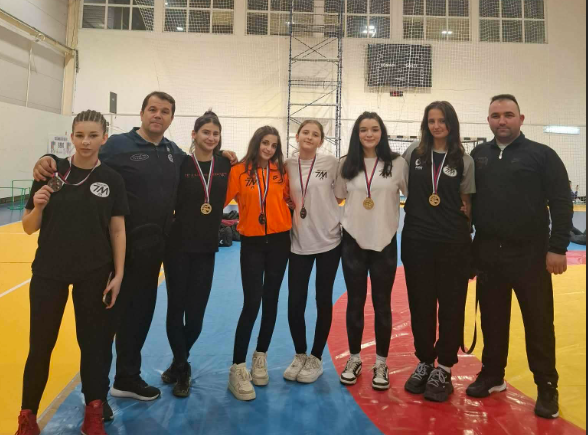 Девојки од Прилеп собраа грст медали во борење од силниот Меѓународен турнир “Победник 2025” во Белград