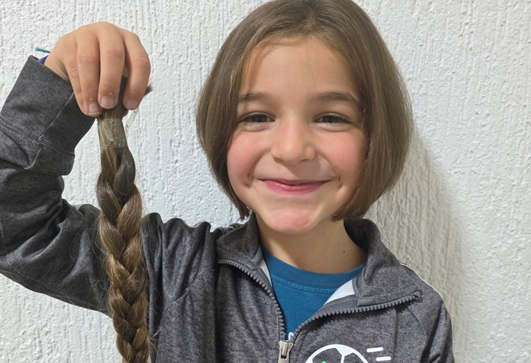 Срце како планина! 7-години Дарио од Прилеп ја растеше косата, а сега ја скрати и ќе ја донира за благородна цел