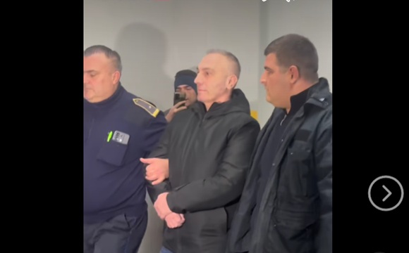 Само куќен притвор за бегалецот Груби