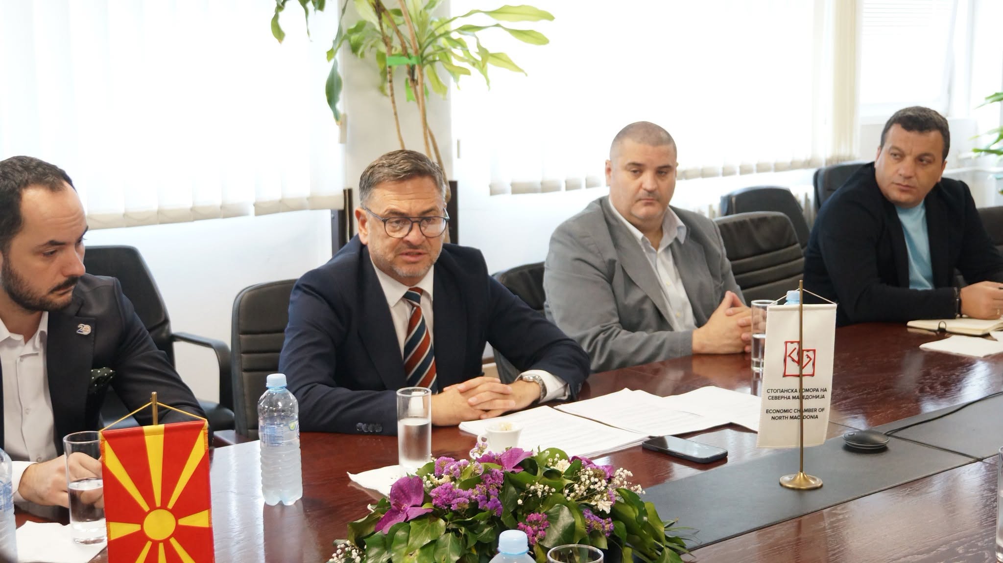 Ристески ги седна на една маса претставниците од најголемите стопански комори во државава