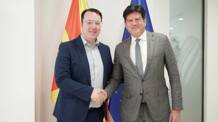 Николоски и eвроамбасадорот Рокас на промоција на нови возила за Државниот инспекторат за транспорт