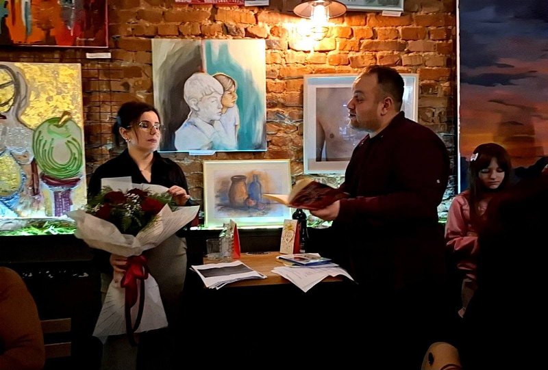 Осмо издание на поетскиот пеформанс „Љубење со стихови“, во четврток на платото пред Саат Кулата во Прилеп