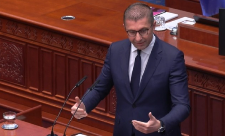 Мицкоски до Филипче: Ние не ја распродаваме државата, туку го враќаме тоа што вие го распродадовте