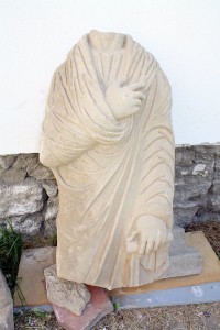 otkriena-nova-mermerna-statua-na-lokalitetot-stibera-960x600-10